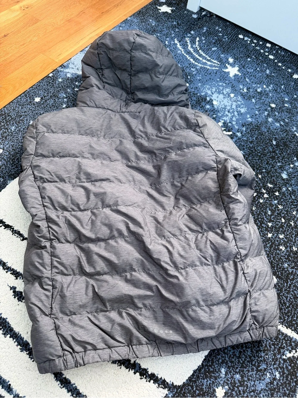 Uniqlo Men's Hooded Puffer Jacket in Gray